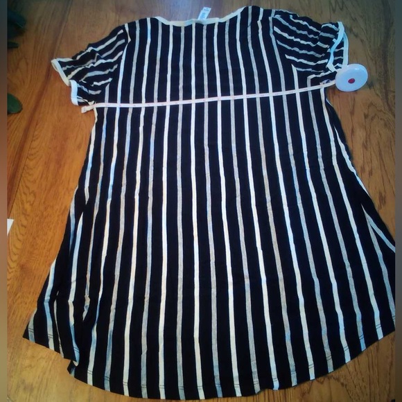 LULAROE BLACK, WHITE AND GREY TOP - Picture 4 of 5